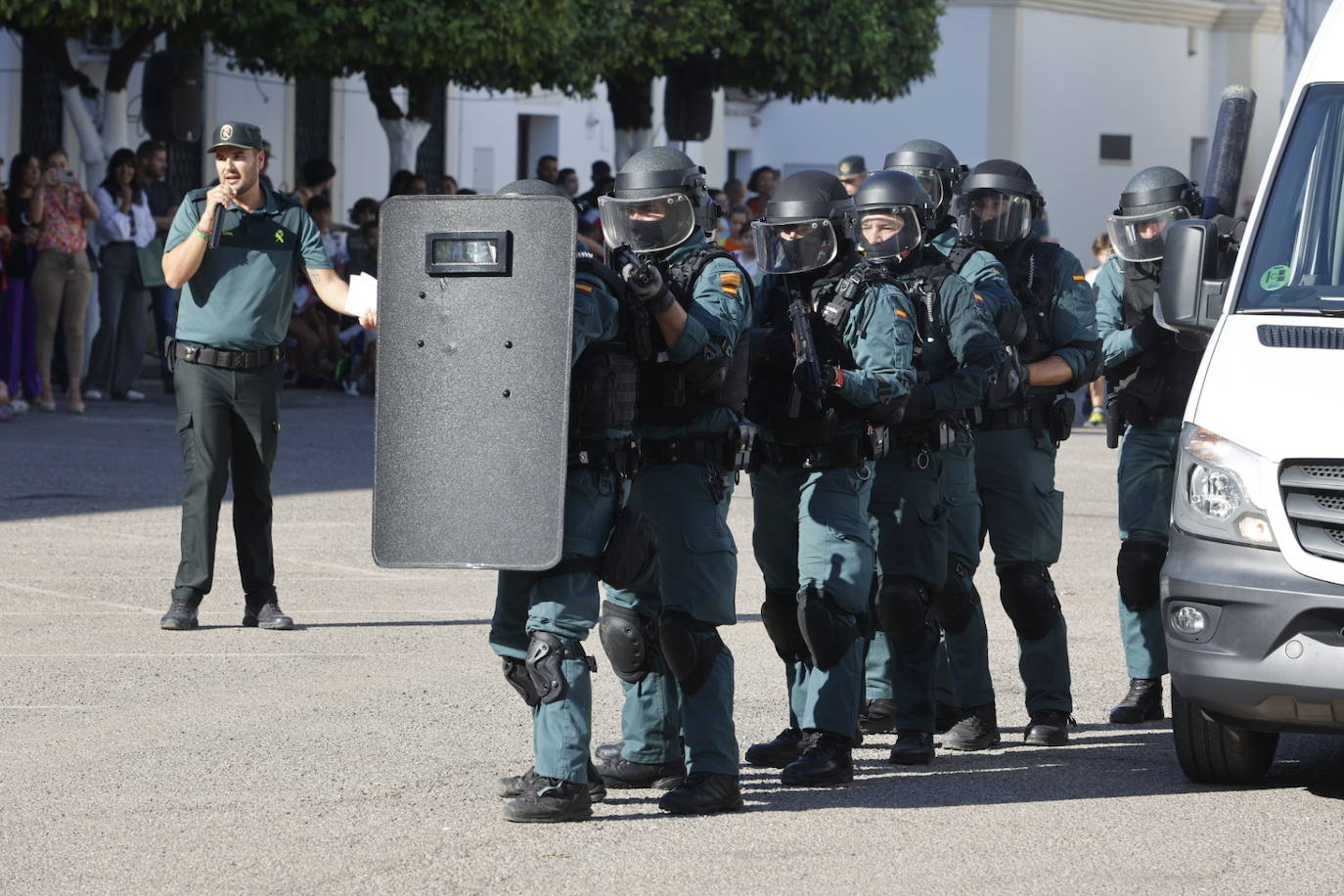 Fotos: los más pequeños disfrutan con la exposición de medios de la Guardia Civil de Córdoba