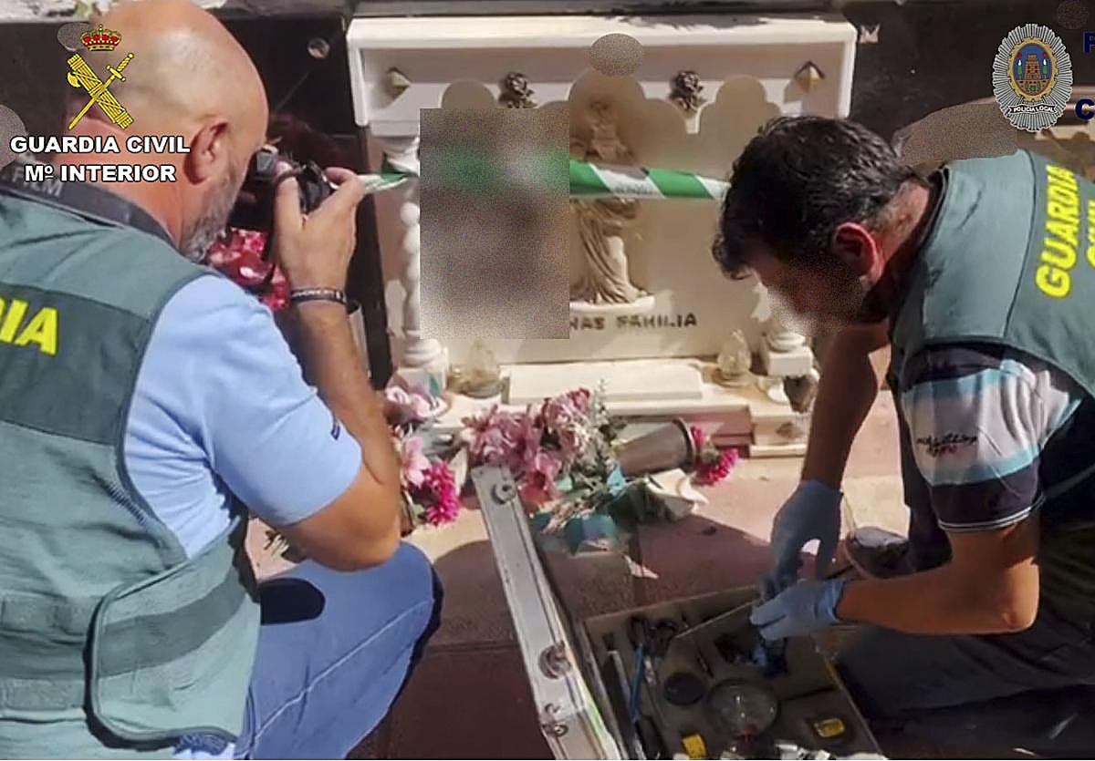 Dos detenidos en Murcia por cometer más de 80 robos en un cementerio