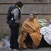 «La gente se colgó de las ventanas con los bebés porque había llamas por todas partes»
