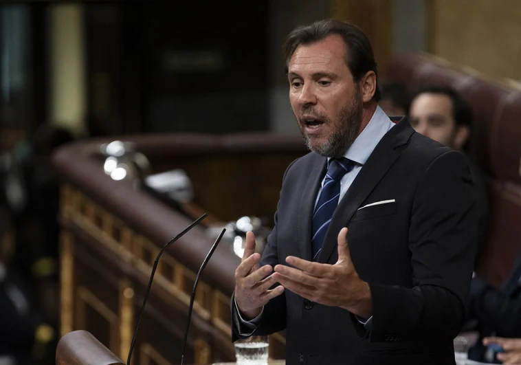 Óscar Puente, durante su intervención en la tribuna de oradores del Congreso durante el debate de investidura de Alberto Núñez Feijóo