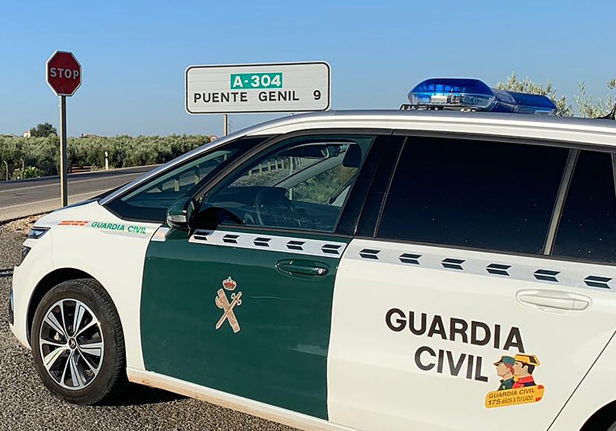 Una patrulla a las afueras de Puente Genil