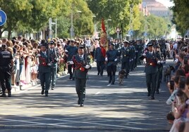 Las imágenes que ha dejado el desfile de la Guardia Civil en Toledo con motivo de la Fiesta Nacional