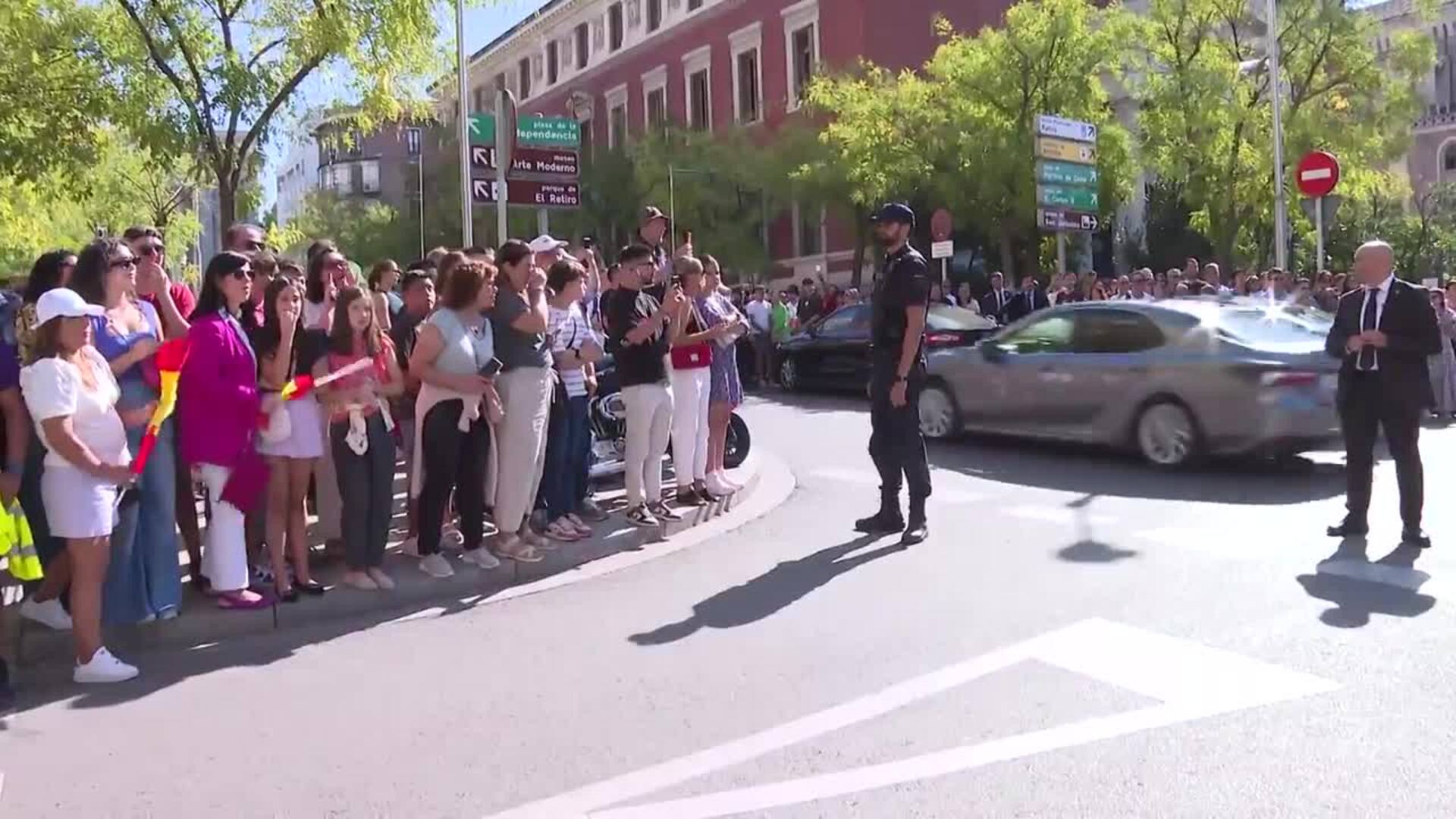 Pitos y abucheos a Pedro Sánchez en el desfile del 12-O