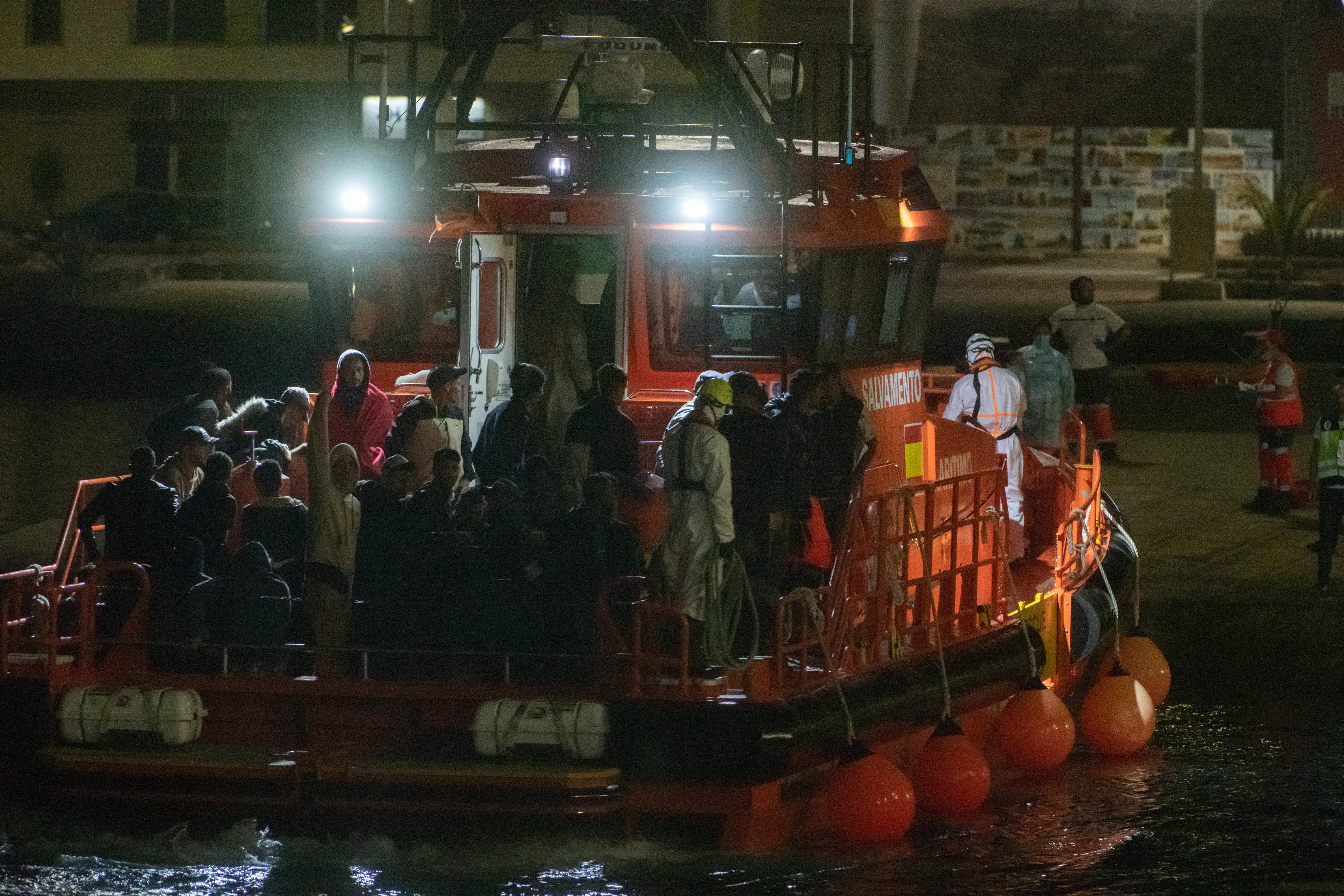 Siete embarcaciones han sido rescatadas de madrugada a las costas de Canarias, Almería y Baleares.