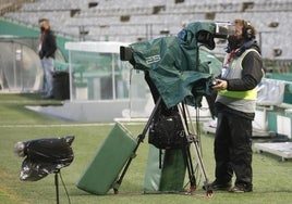 Dónde ver Córdoba CF - Mérida: canal de TV y streaming online del partido de Primera RFEF 2023-2024