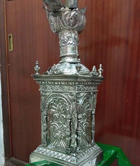 Imagen secundaria 2 - Distintas partes de los nuevos candelabros para el paso de palio de la Virgen de la Estrella