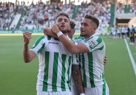 El Córdoba CF da síntomas de estar vivo ante el Mérida (2-1)