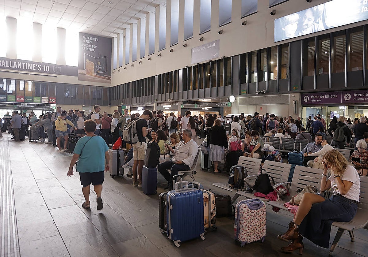 Interior de la estación de Santa Justa en Sevilla