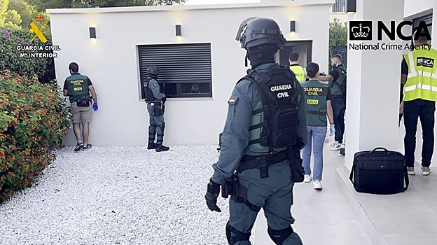 Despliegue de los agentes durante la captura del delincuente británico.