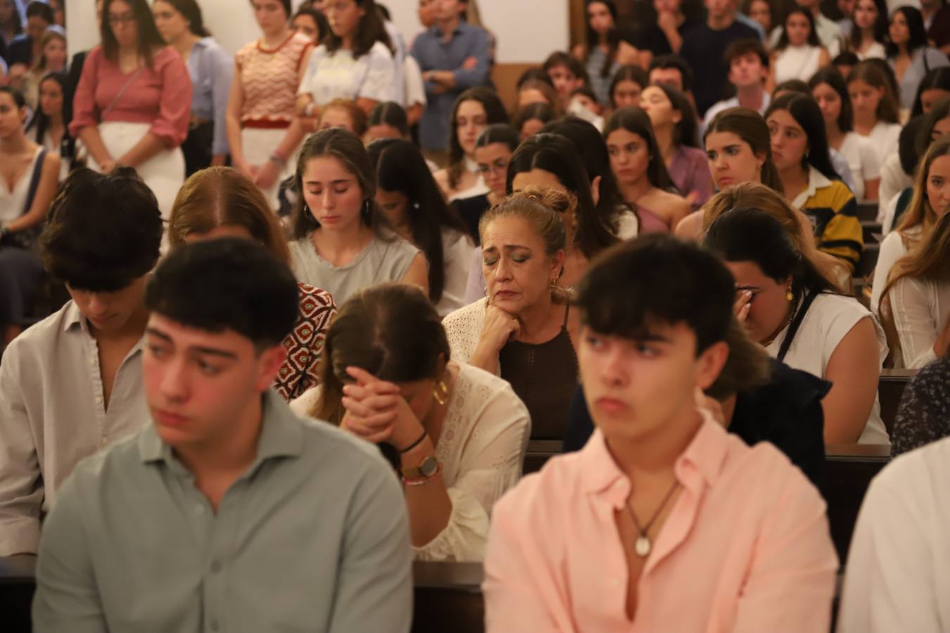 Fotos: la multitudinaria oración por Álvaro Prieto en la iglesia de las Esclavas de Córdoba