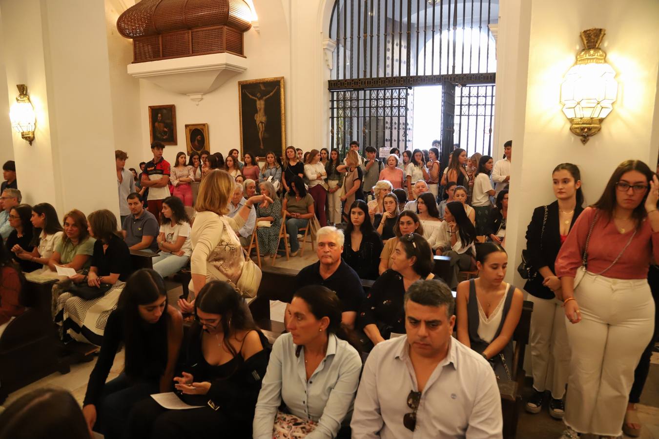 Fotos: la multitudinaria oración por Álvaro Prieto en la iglesia de las Esclavas de Córdoba
