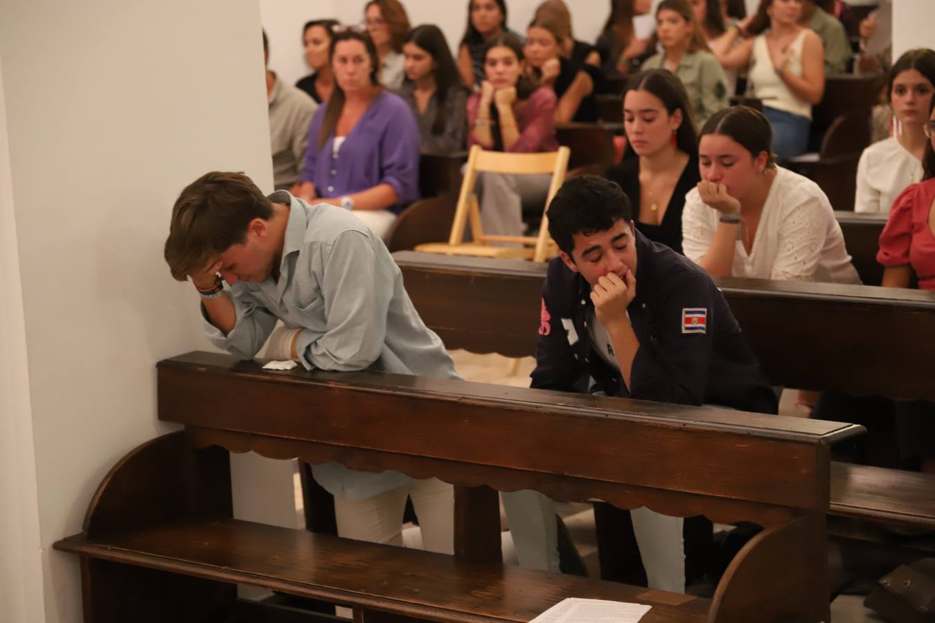 Fotos: la multitudinaria oración por Álvaro Prieto en la iglesia de las Esclavas de Córdoba