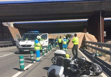 Fallece un motorista de 67 años al chocar contra un coche