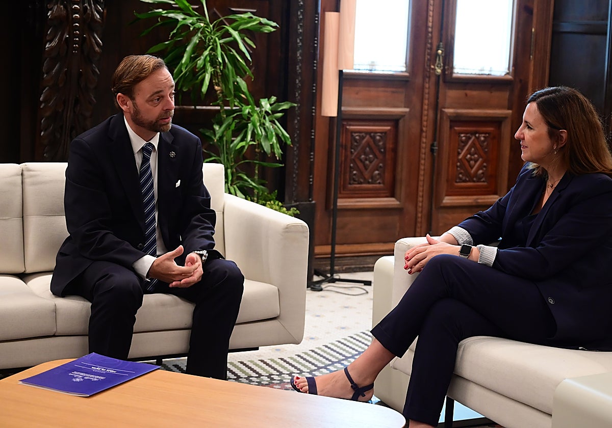 Reunión de la alcaldesa de Valencia, María José Catalá, y el presidente de Propeller Valencia, Alfredo Soler