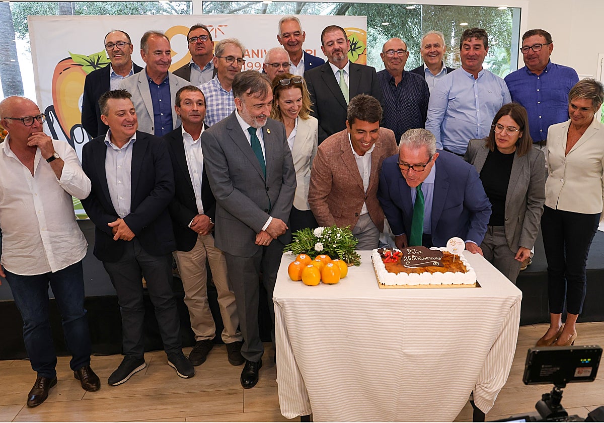 Carlos Mazón en la presentación de la campaña del caqui, este lunes en L'Alcúdia (Valencia).