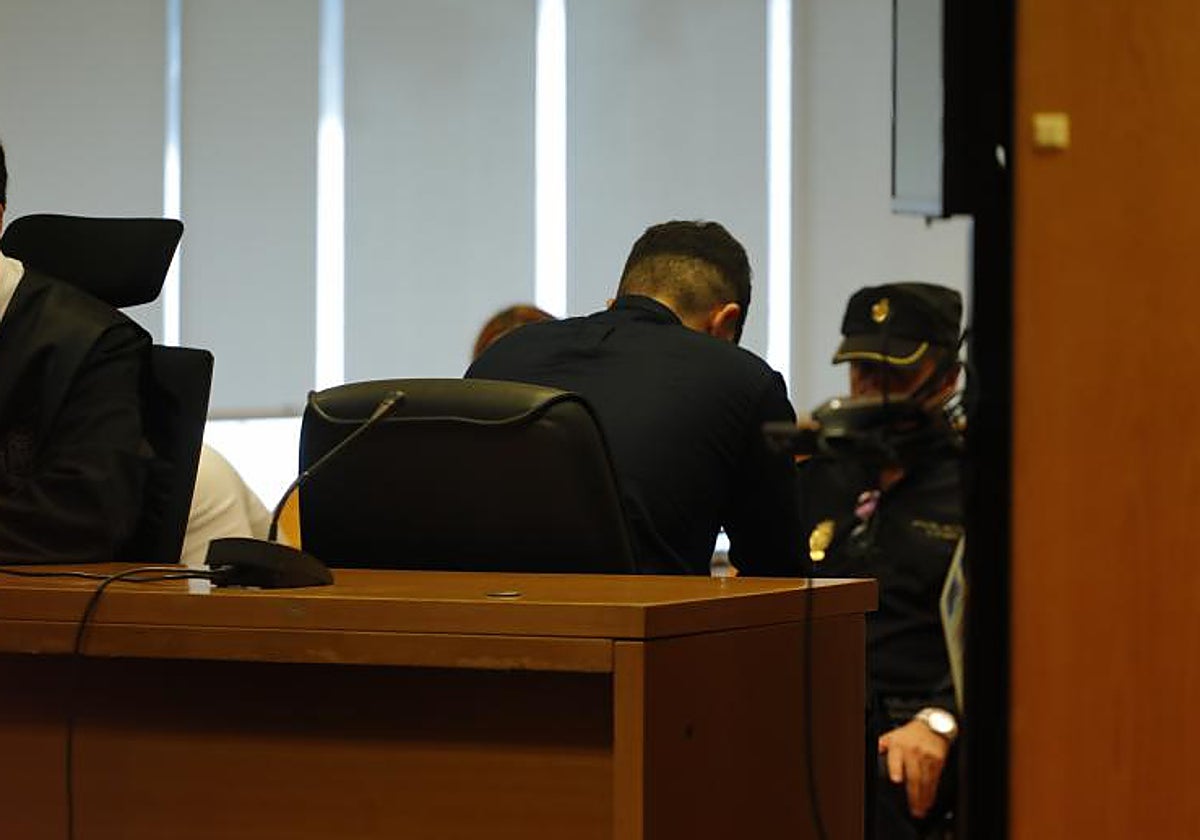 El pandillero David Bárcena, durante el inicio del juicio por el asesinato del rapero Isaac López