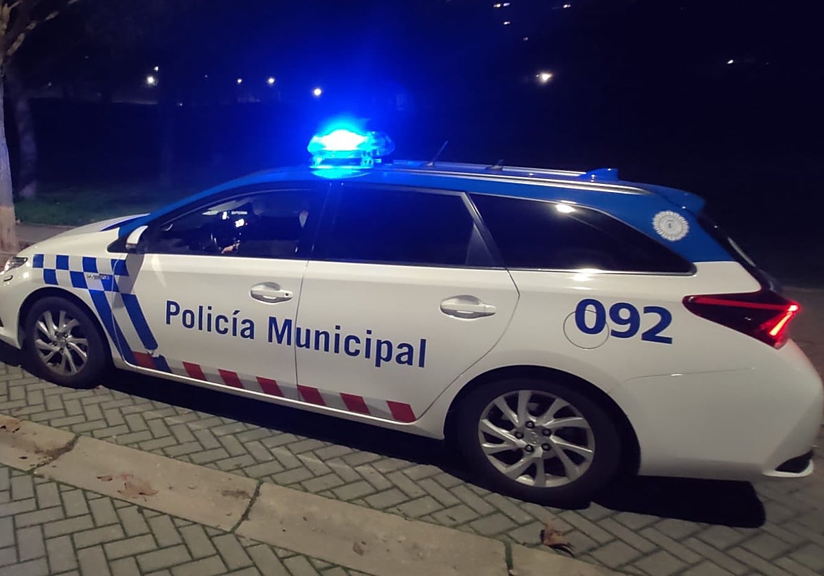 Una mujer agrede a dos policías después de que un autobús le dejase en tierra