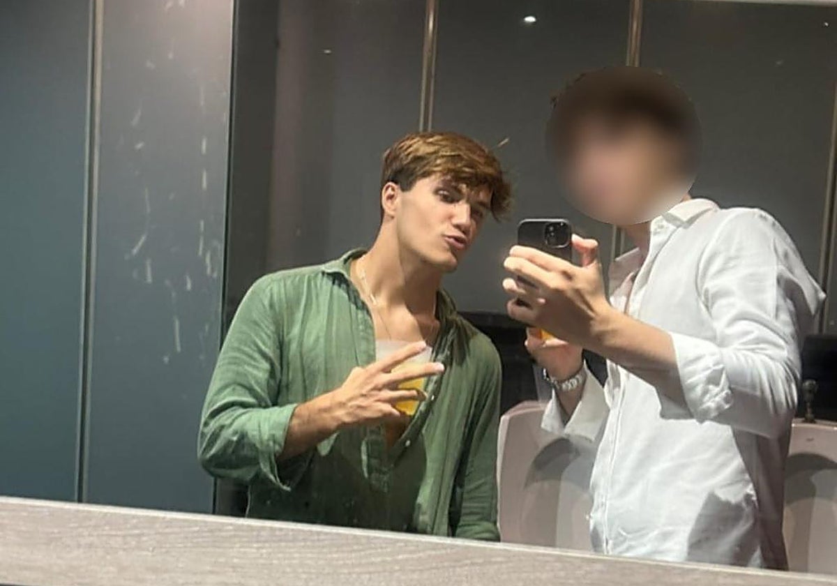 Álvaro Prieto, junto a su amigo antes de salir ese miércoles previo a la desaparición