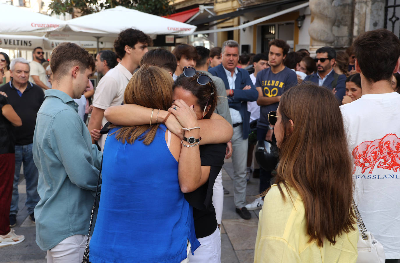 Fotos: Los emotivos minutos de silencio en memoria de Álvaro Prieto