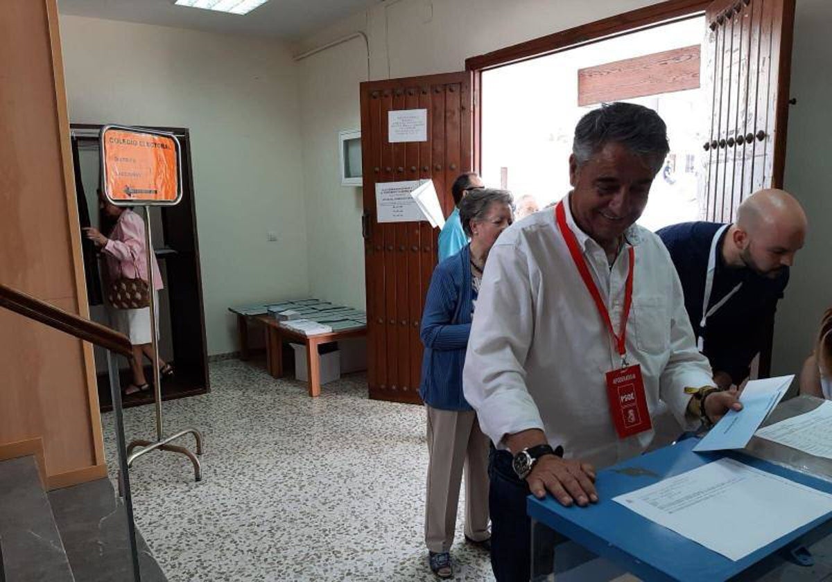 El alcalde socialista Matías González en los comicios municipales del pasado 28 de mayo en Hinojosa