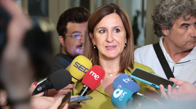 Imagen de la alcaldesa de Valencia, María José Catalá, este miércoles dirigiéndose a la prensa