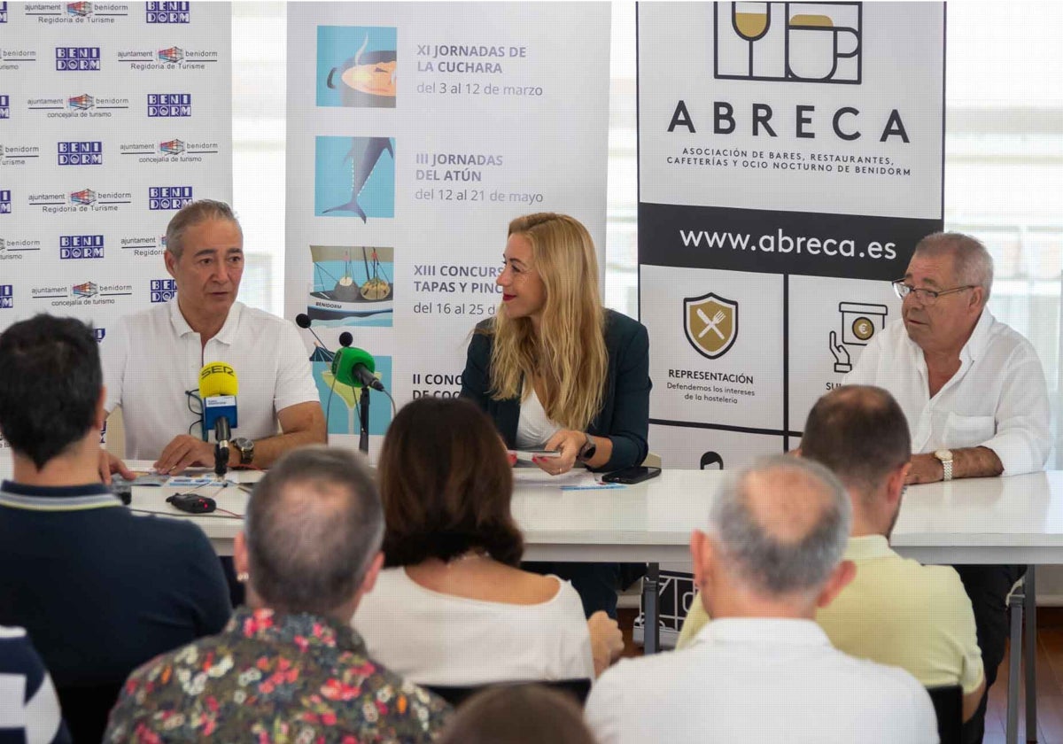 Javier del Castillo, Ana Pellicer y Manuel Martínez, en la presentación de las Jornadas de los Arroces de la Tierra.