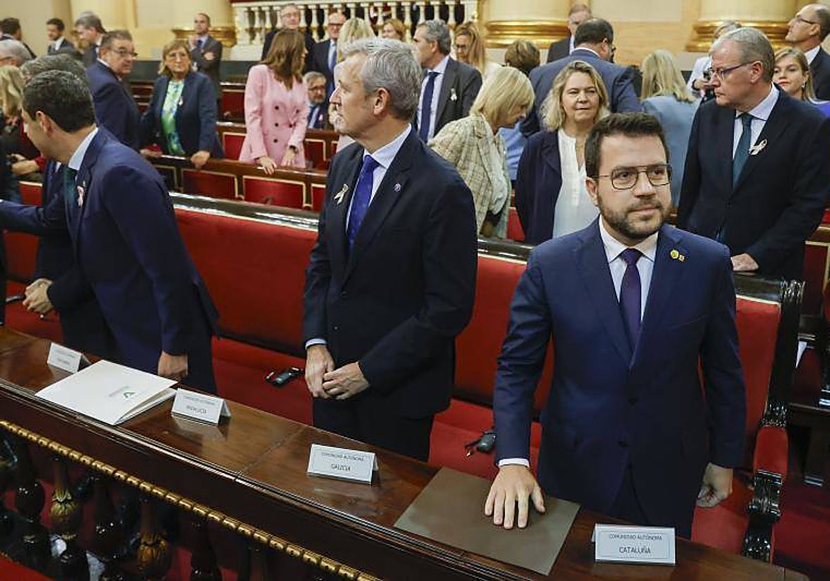 Rueda, entre Aragonés y Moreno Bonilla, este jueves en el Senado