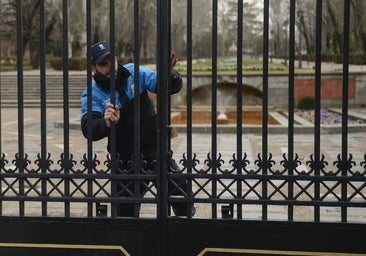 Alerta roja por lluvias en Madrid: cierran el Retiro y otros nueve grandes parques por fuertes rachas de viento