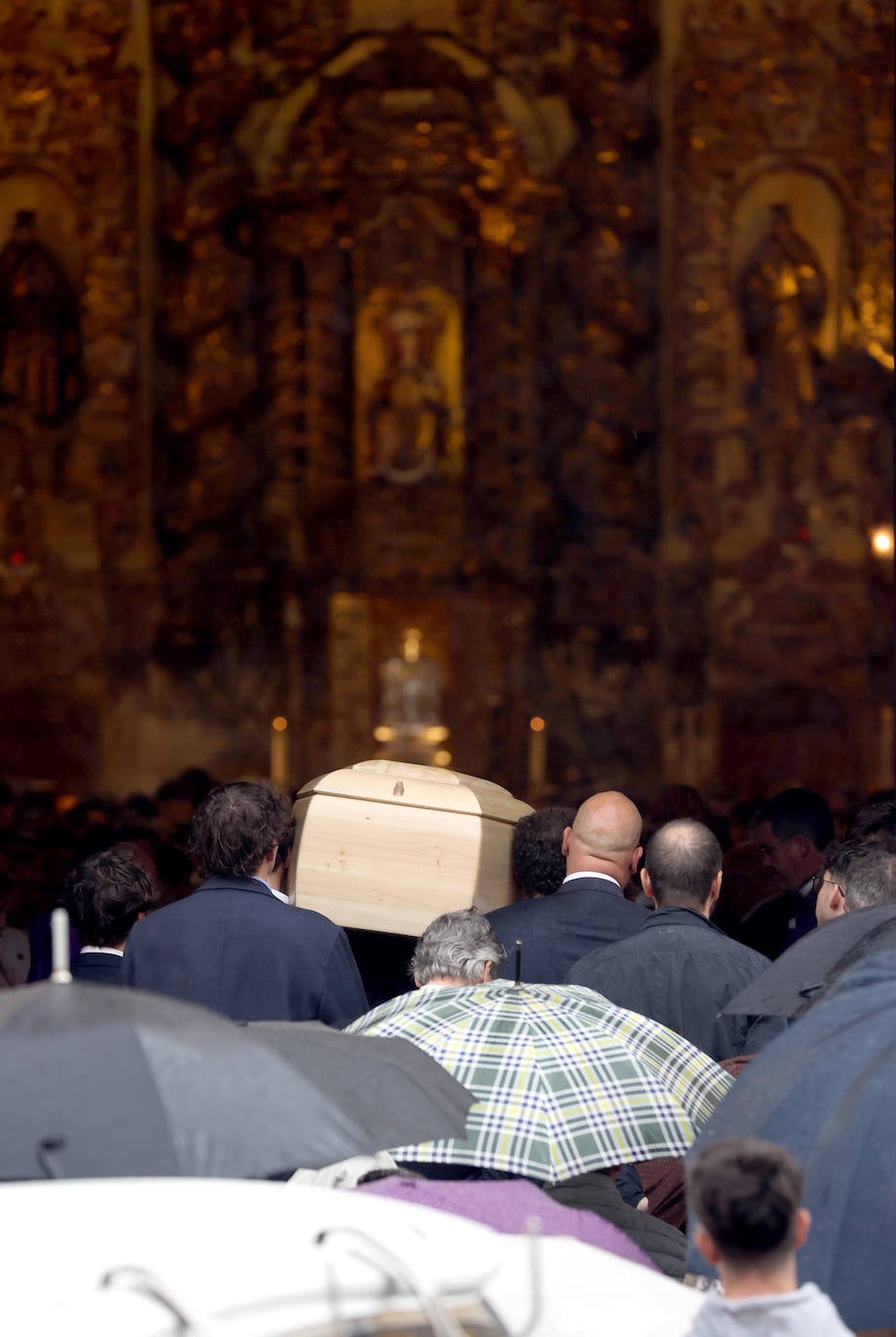 El sentido y multitudinario entierro de Álvaro Prieto, en imágenes