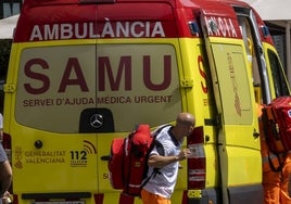 Un joven salva la vida a su madre tras atragantarse con un trozo de manzana en Valencia