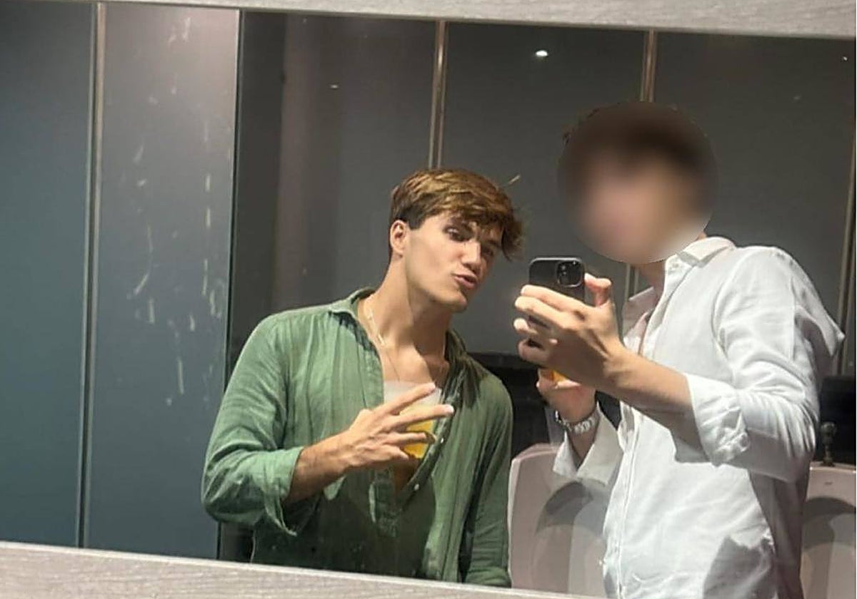 Álvaro Prieto, con su amigo Álvaro Cabrera en la última noche que compartieron