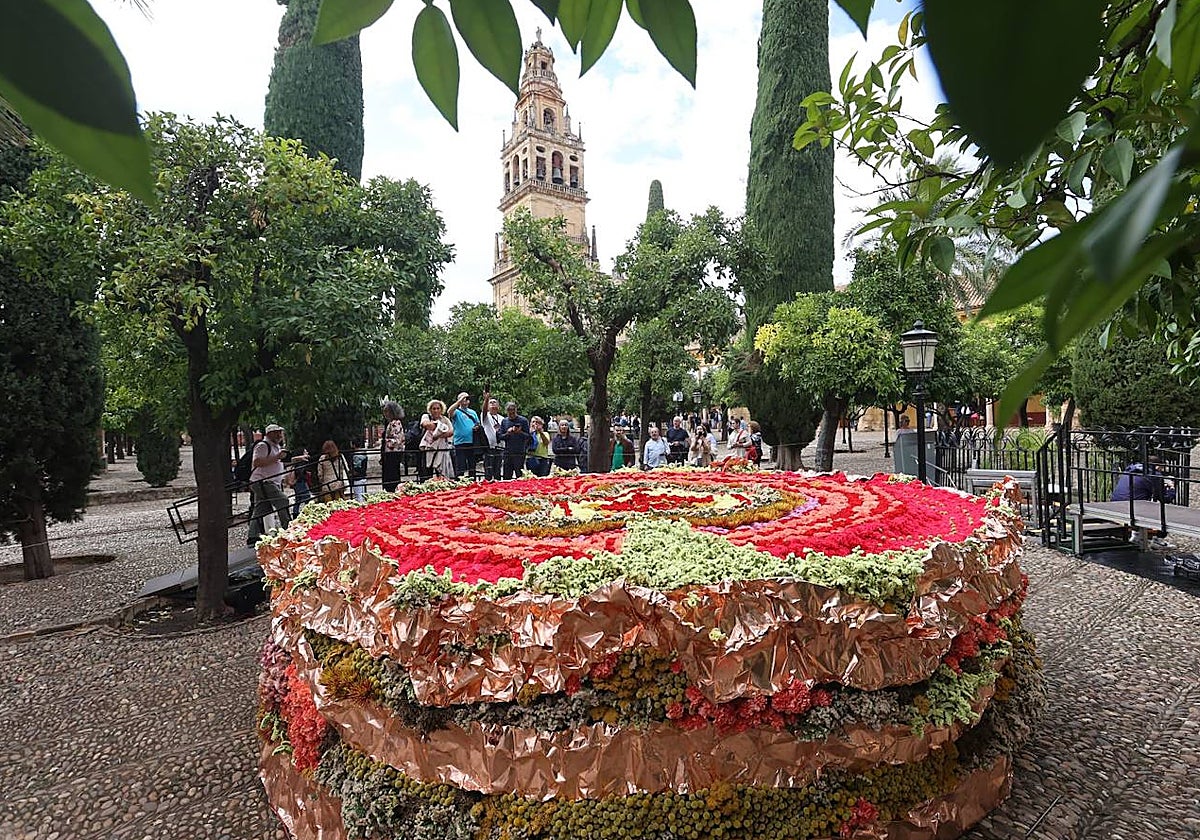 Instalación de Harriet Parry en el Patio de los Naranjos de la Mezquita-Catedral de Córdoba