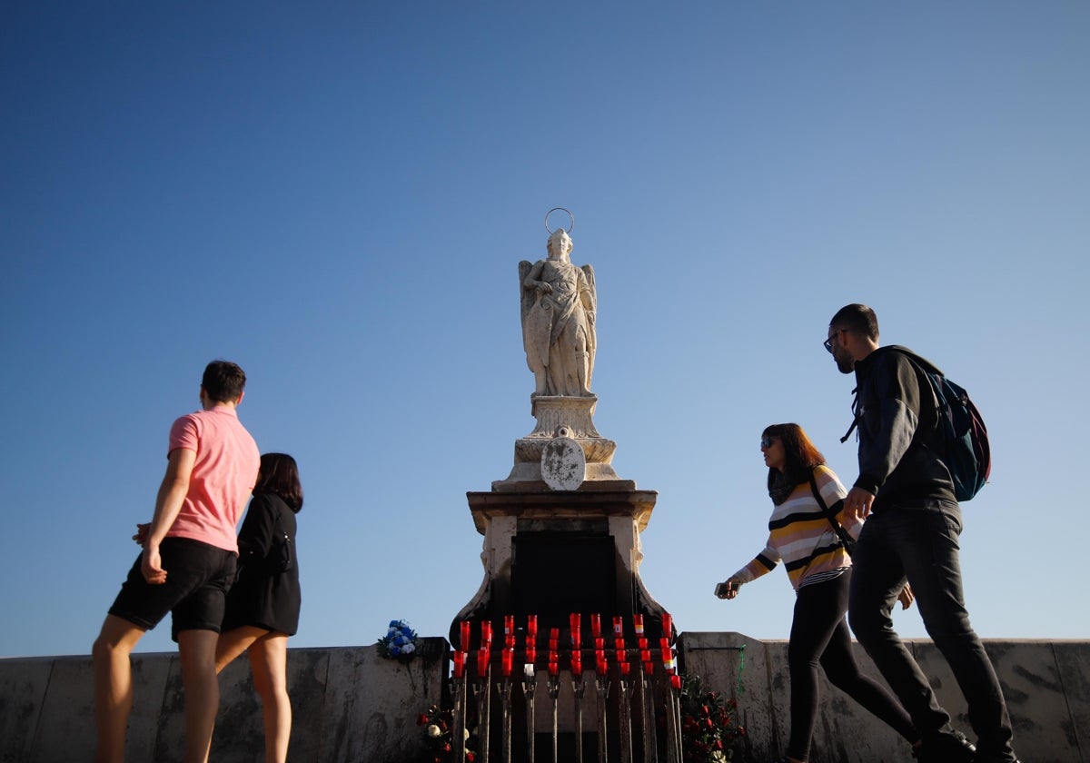 El triunfo de San Rafael en el Puente Romano