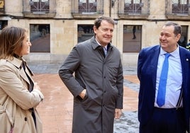 Mañueco cita a los grupos el miércoles para negociar tres pactos de Comunidad