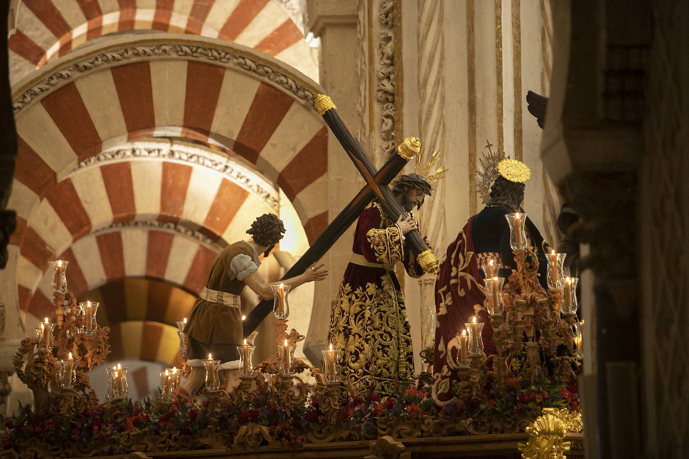 Fotos: La Catedral acoge a la hermandad del Buen Suceso de Córdoba
