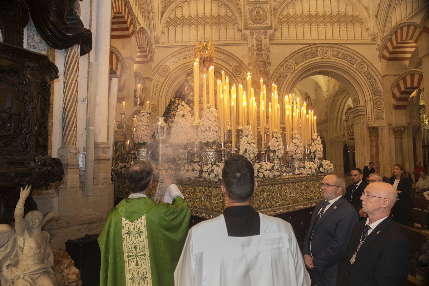 Fotos: La Catedral acoge a la hermandad del Buen Suceso de Córdoba