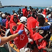 Policías y guardias civiles afirman que están desbordados en Almería por la presión migratoria