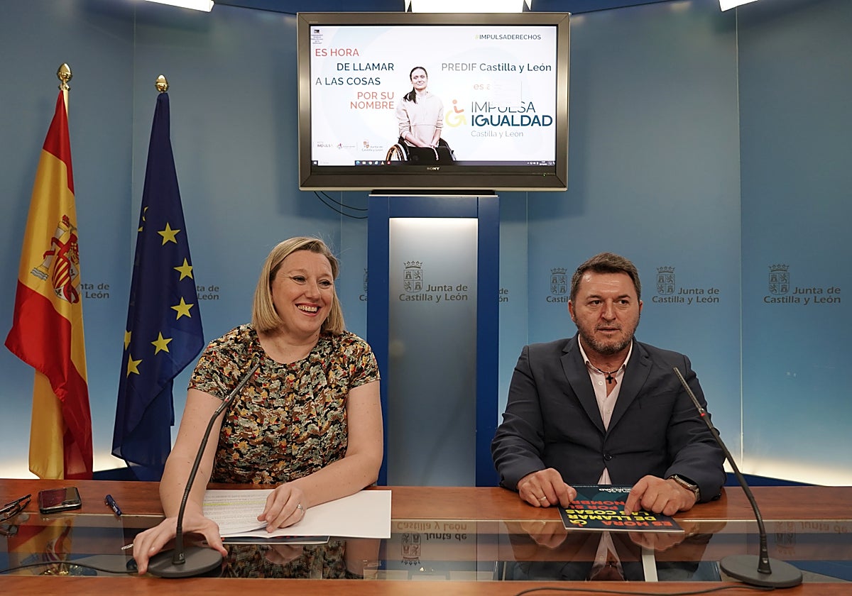 La consejera de Familia, Isabel Blanco, junto al presidente de Impulsa Igualdad Castilla y León, Francisco Sardón, en la presentación de la nueva imagen de la plataforma