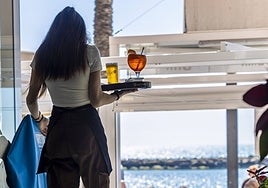 Una clienta se va sin pagar 100 euros de la cuenta de un bar y la identifican por una reseña en internet