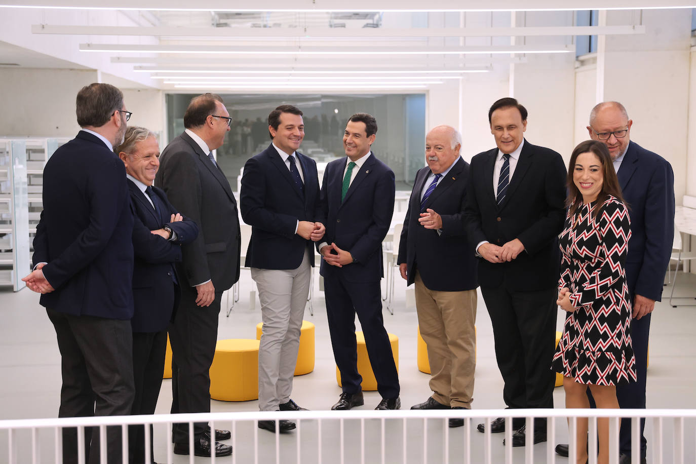 Fotos: Juanma Moreno estrena el traslado documental a la Biblioteca &#039;Grupo Cántico&#039;