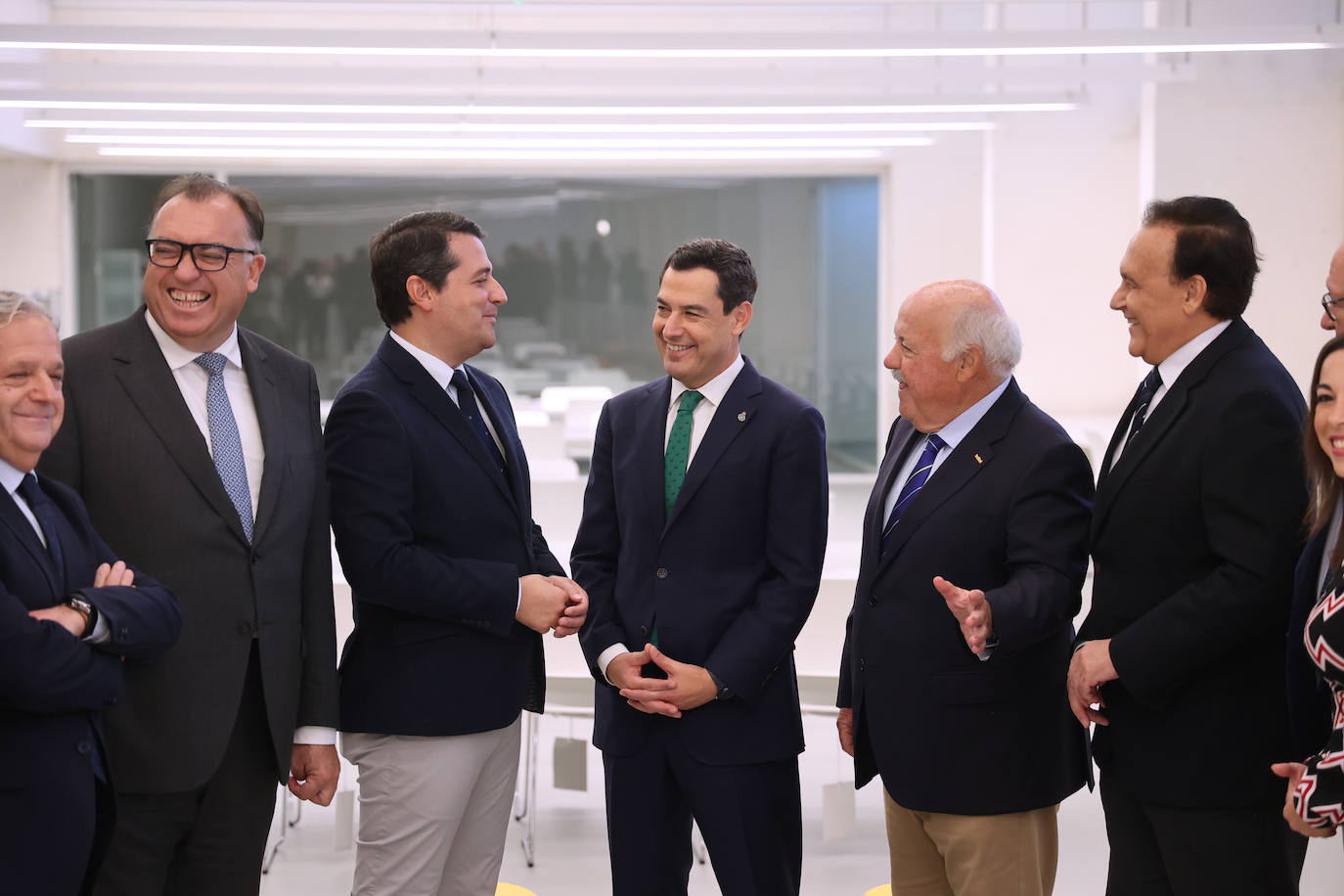 Fotos: Juanma Moreno estrena el traslado documental a la Biblioteca &#039;Grupo Cántico&#039;