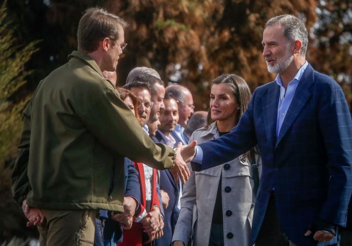 El Rey Felipe VI y la Reina Letizia durante su visita este martes a Tenerife