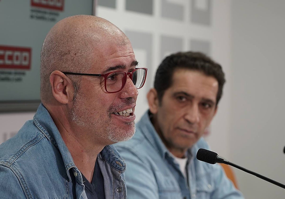 El secretario general de CCOO, Unai Sordo, junto al dirigente del sindicato en Castilla y León, Vicente Andrés, este martes en Valladolid