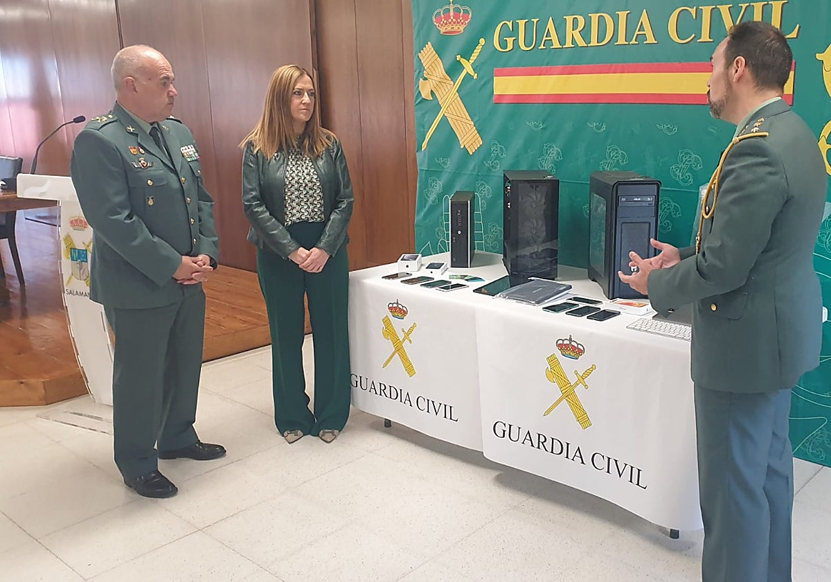 La delegada del Gobierno en Castilla y León, Virginia Barcones, durante la presentación de la operación en Salamanca