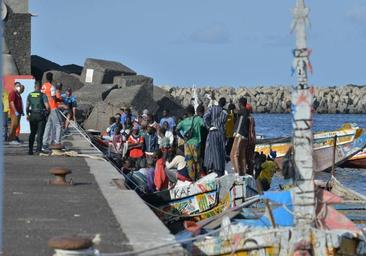 Rescatan a 371 inmigrantes en aguas cercanas a Canarias en las últimas horas