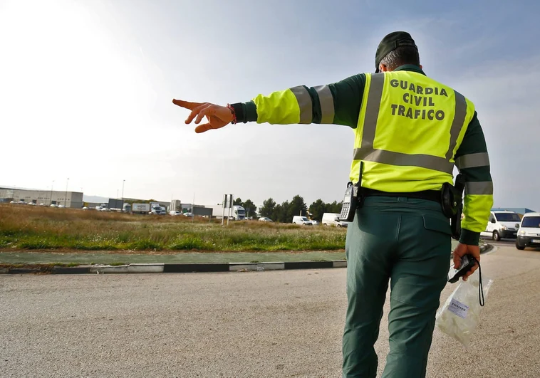 Un agente de la Guardia Civil de Tráfico en una imagen de archivo