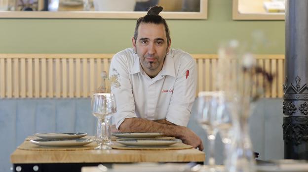 El cocinero Luis Ezqueta, en Brasas Bar Karibu