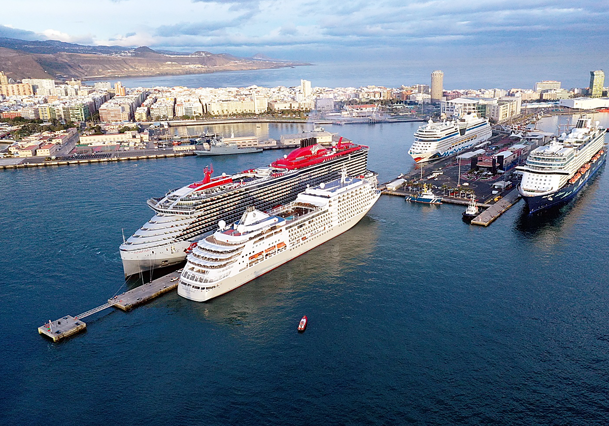 Varios cruceros en su escala en el Puerto de La Luz y de Las Palmas