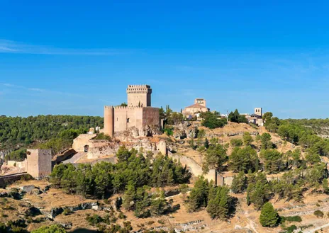 Imagen secundaria 1 - Recreación de la batalla de Almansa, el Tolmo de Minateda (Hellín) y el castillo de Alarcón