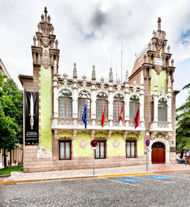 Albacete, la capital, alberga diversos enclaves histórico-artísticos y de ocio